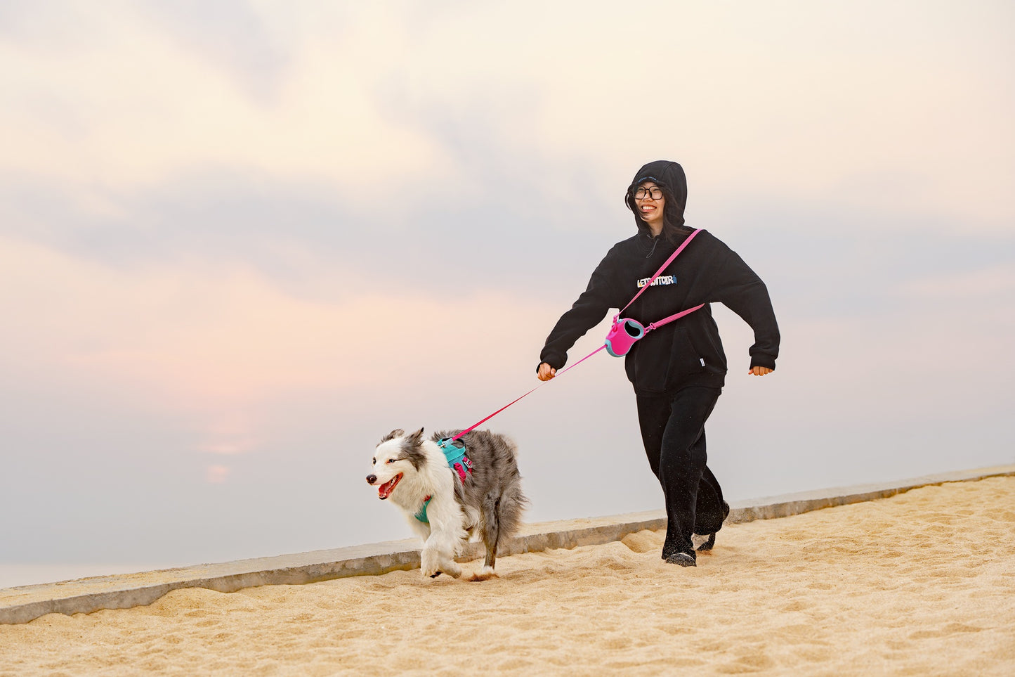 Reflective Retractable Leash with Unique Hands-Free Shoulder Strap